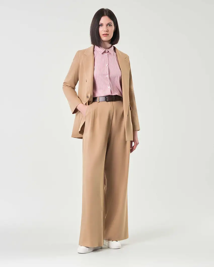 Pantaloni wide color cammello in misto viscosa con pinces in vita