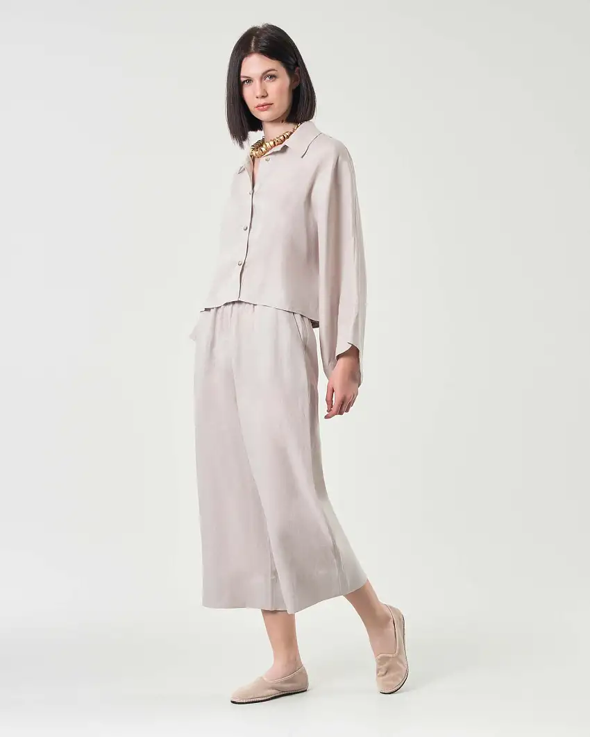 Pantaloni cropped color ghiacchio in lino dalla linea ampia con elastico in vita