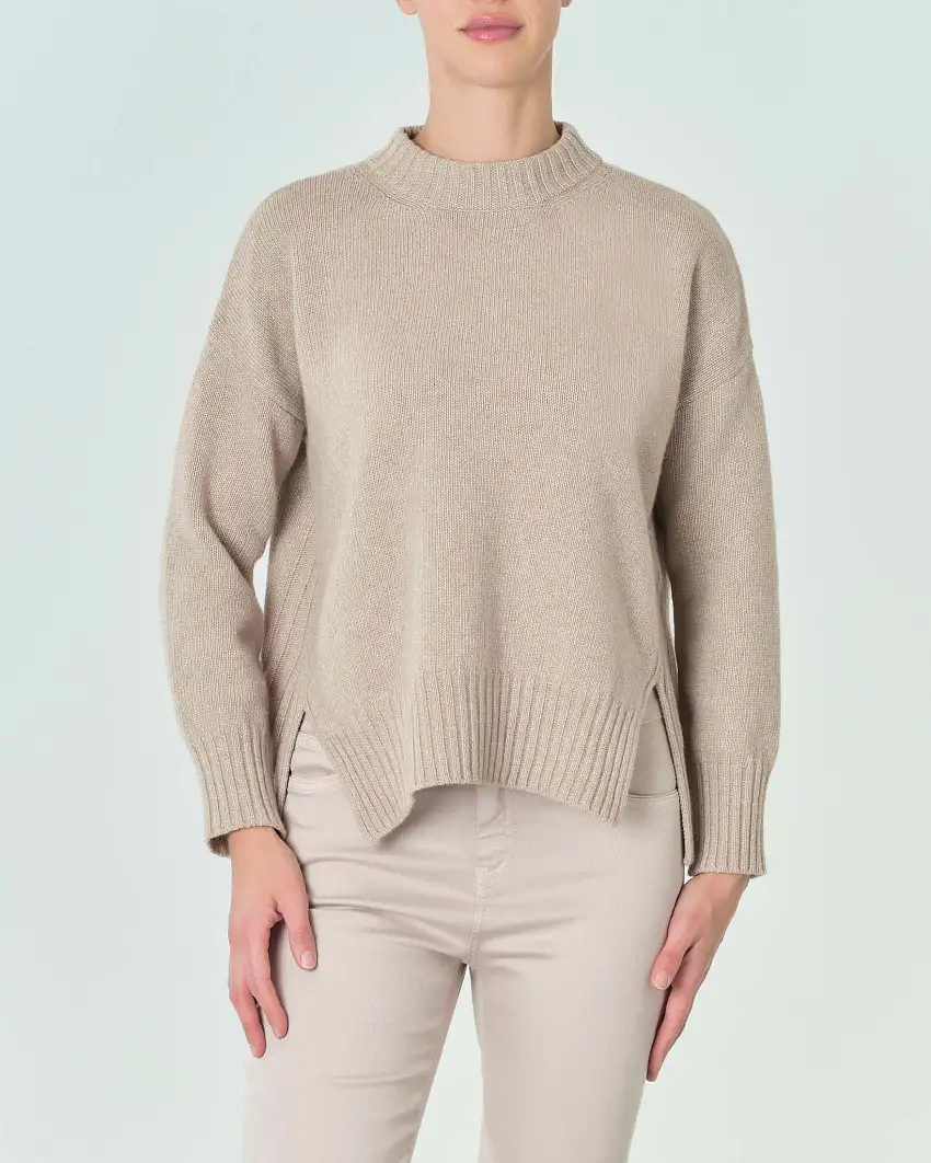 Maglia color sabbia in lana e cashmere con spacchetti laterali Linea MONOCHROME