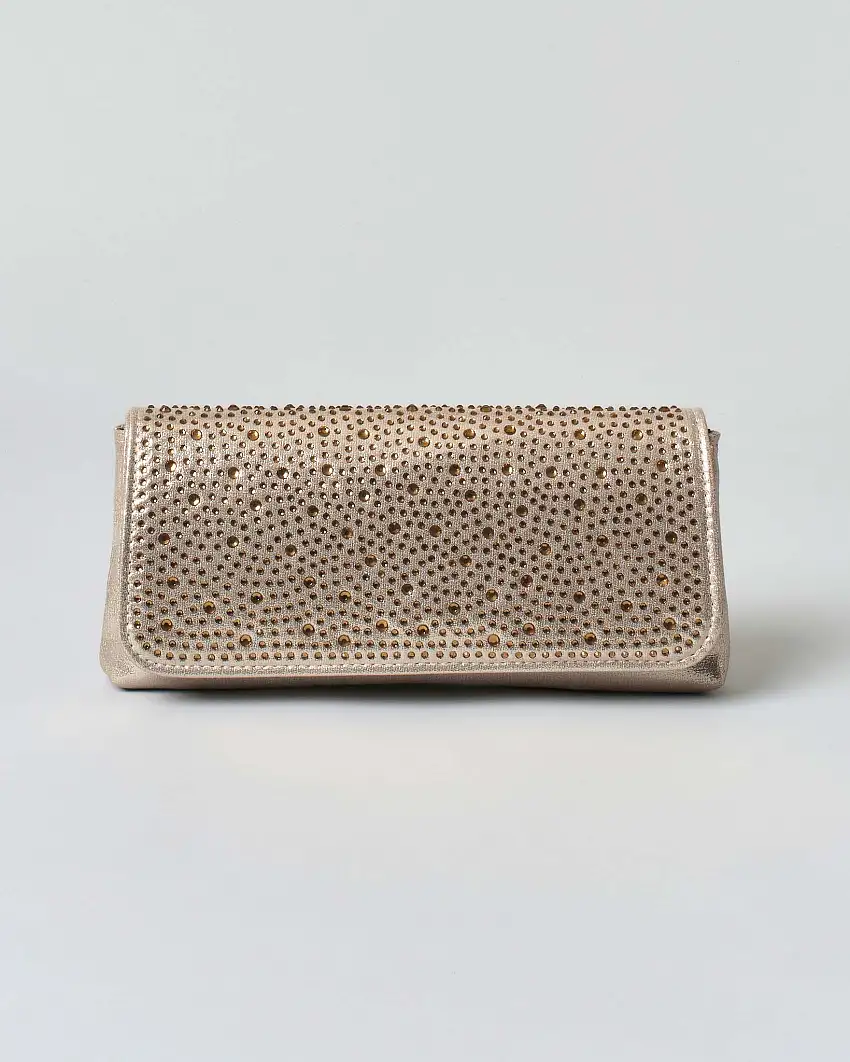 Pochette a busta Anna Cecere color oro con strass tono su tono applicati sulla patta di chiusura