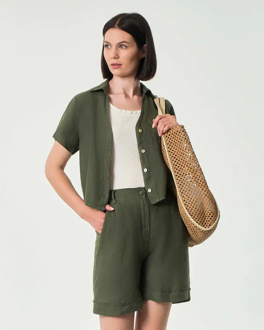 Camicia cropped Hlo! verde militare in puro lino a maniche corte con scollo a V