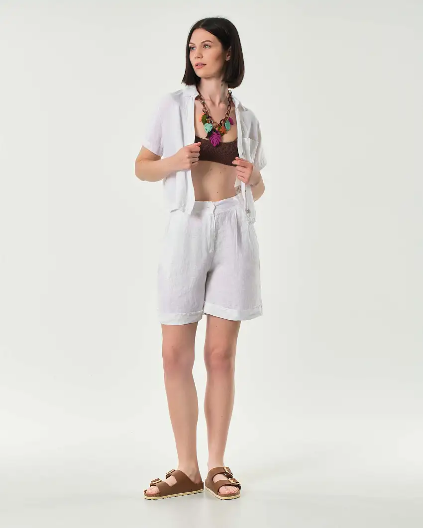 Pantaloni corti bianchi Hlo! in puro lino con pinces e risvolto al fondo