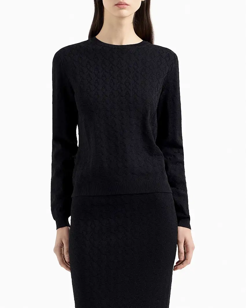 Maglia nera Armani Exchange in misto viscosa a motivo logo jacquard tono su tono