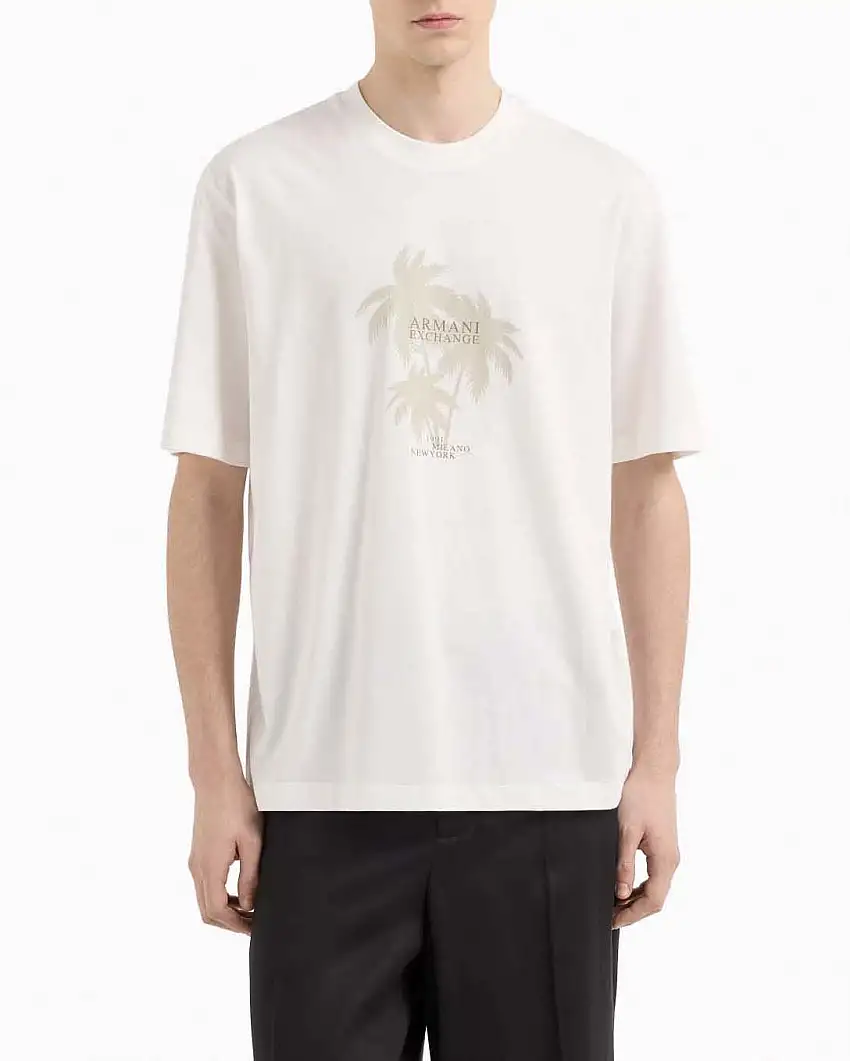T-shirt mezza manica Armani Exchange panna con stampa palme e logo davanti