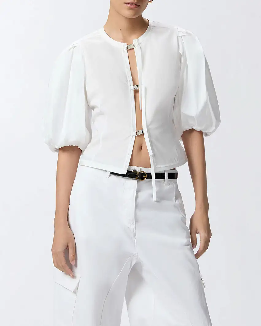 Camicia bianca Pinko in cotone con maniche baloon e chiusura fibbiette in metallo