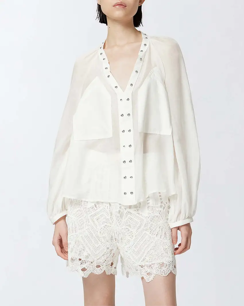 Blusa over bianca Pinko in voile di cotone e seta con scollo a V e borchie applicate