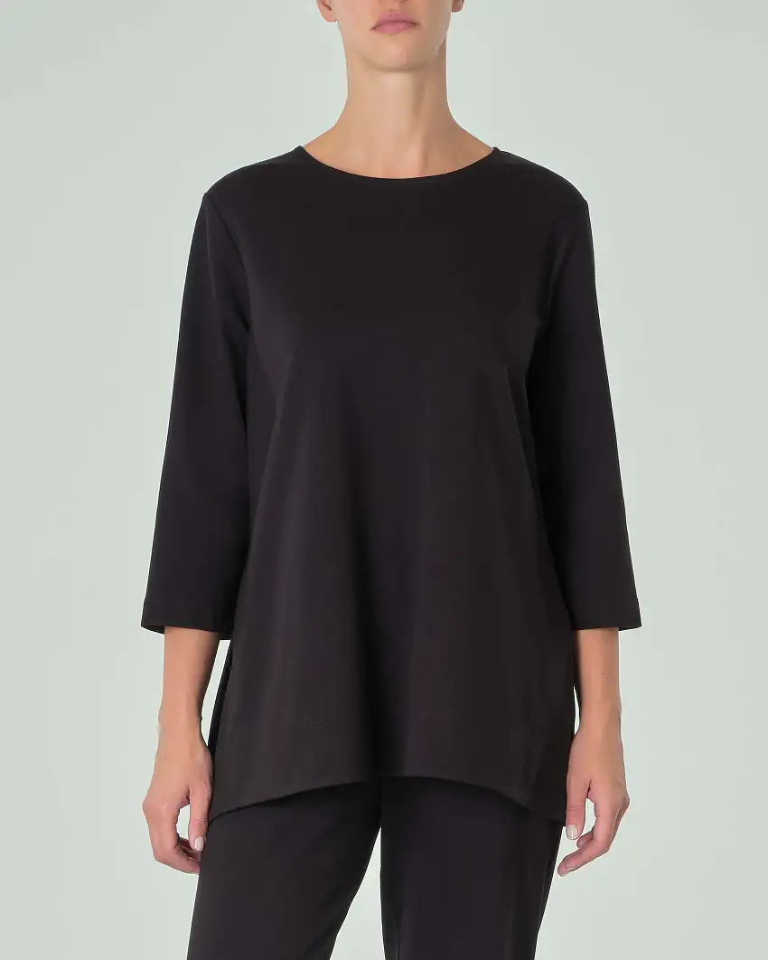 Felpa nera girocollo in misto viscosa punto Milano con maniche tre quarti dalla linea boxy