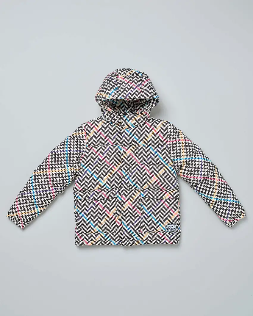 Giaccone imbottito in piuma con fantasia pied de poule bianca e nera con righe multicolor e cappuccio fisso