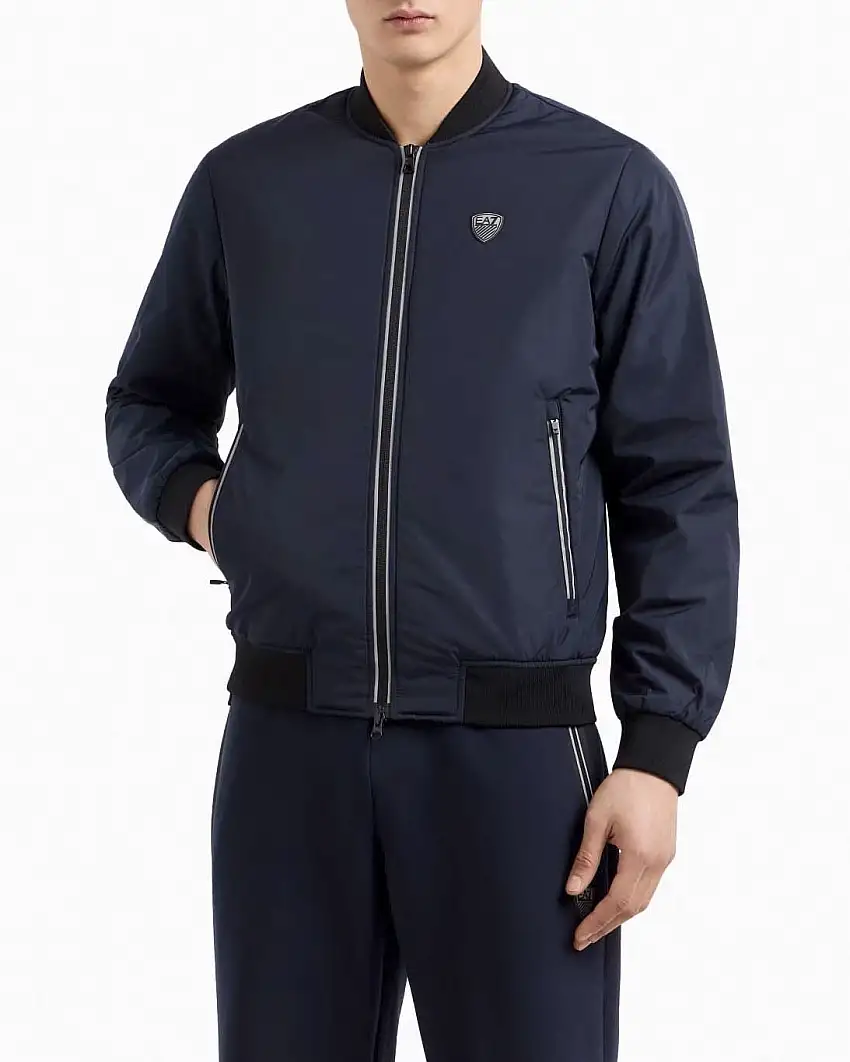 Giubbino EA7 blu in nylon con colletto bowling e logo scudetto sul petto