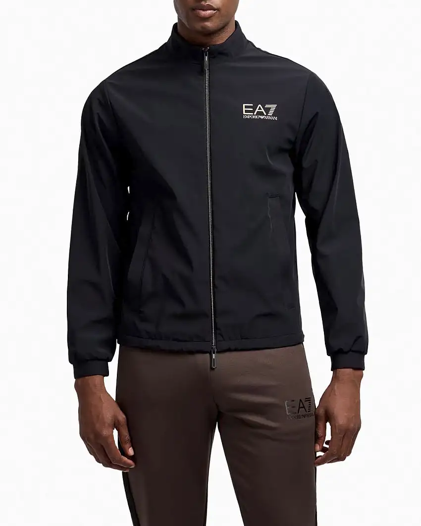 Giubbino EA7 nero in tessuto tecnico stretch con logo oro stampato sul petto