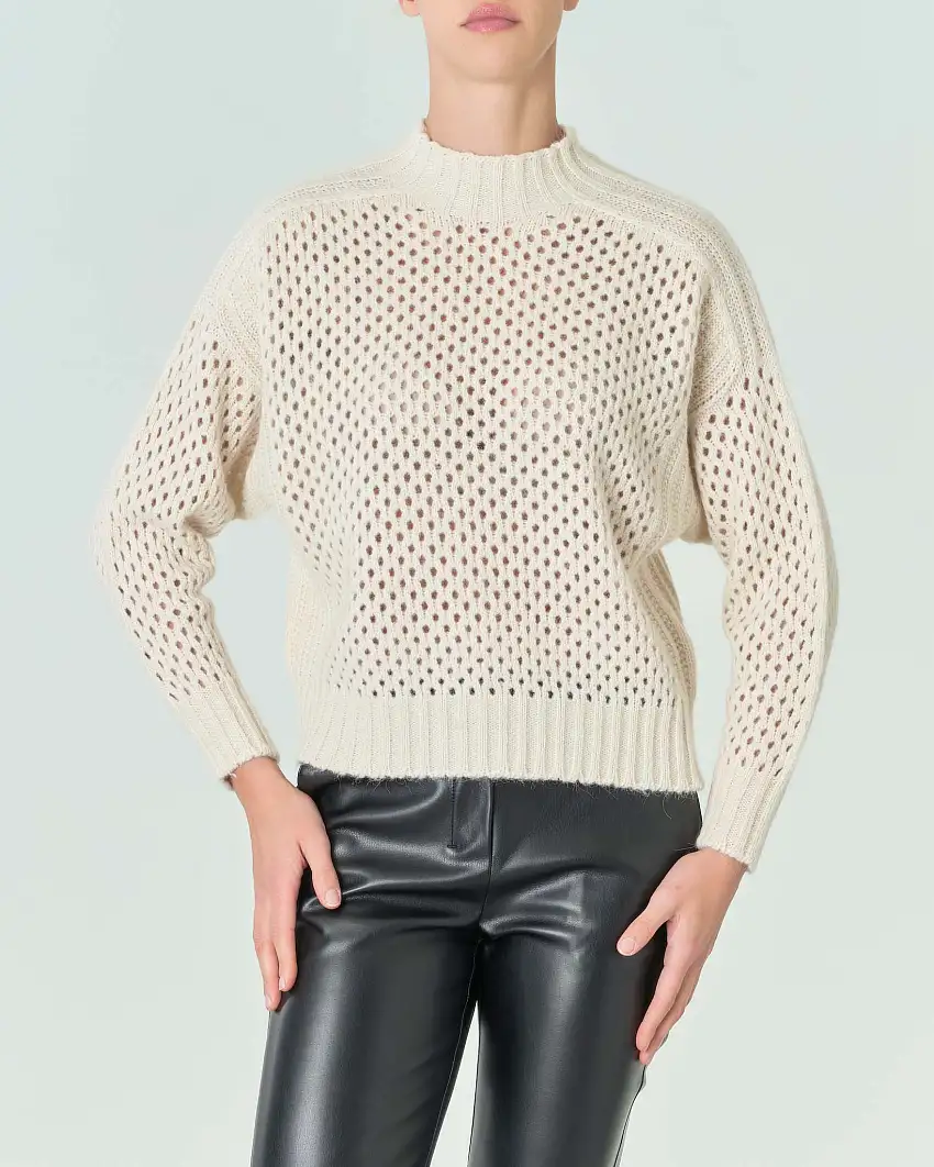 Maglia bianca in misto alpaca e lana a motivo traforato con scollo tondo