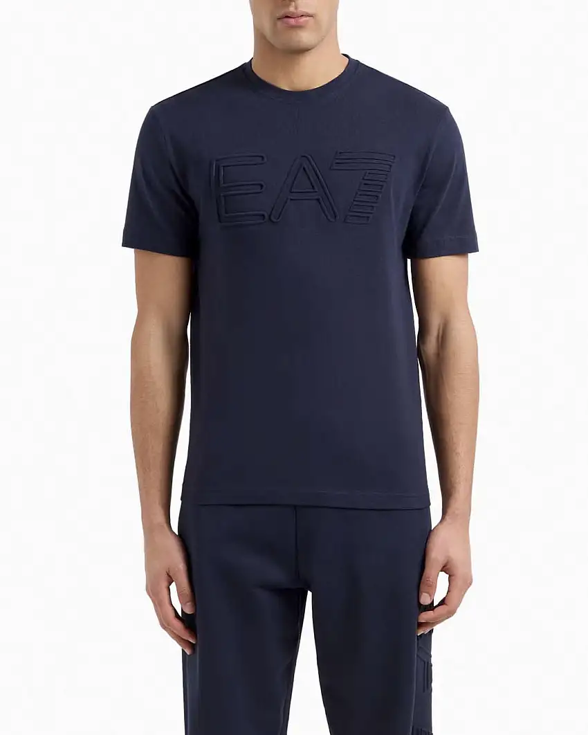 T-shirt EA7 blu in puro cotone con maxi logo in rilievo e in tono sul petto