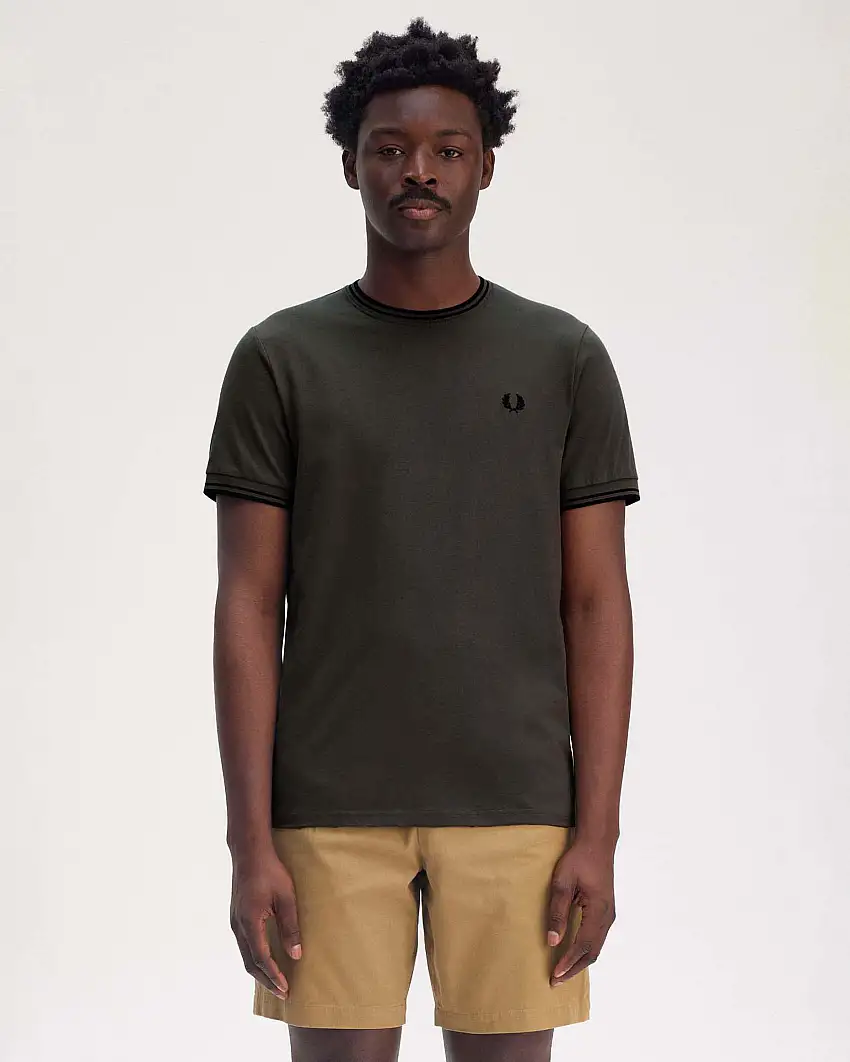 T-shirt mezza manica Fred Perry verde militare con bordino nero