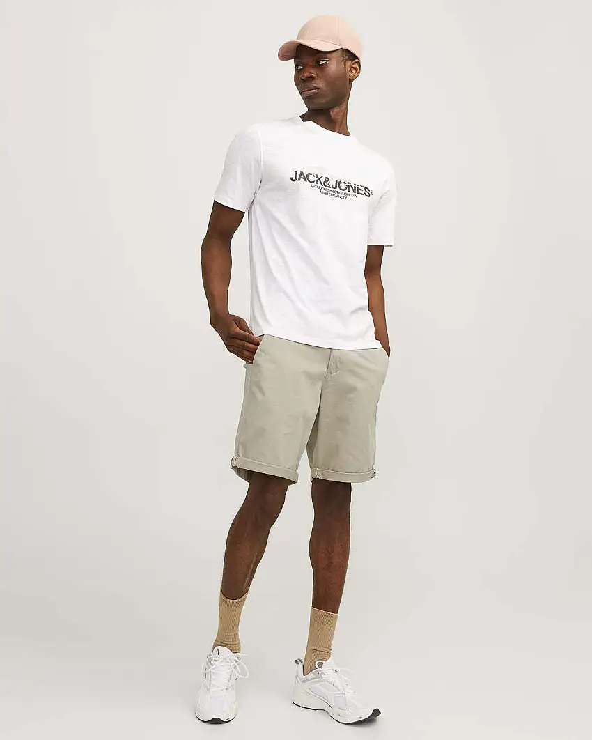 Bermuda chino Bowie Jack & Jones color sabbia in gabardina di cotone stretch con risvolto