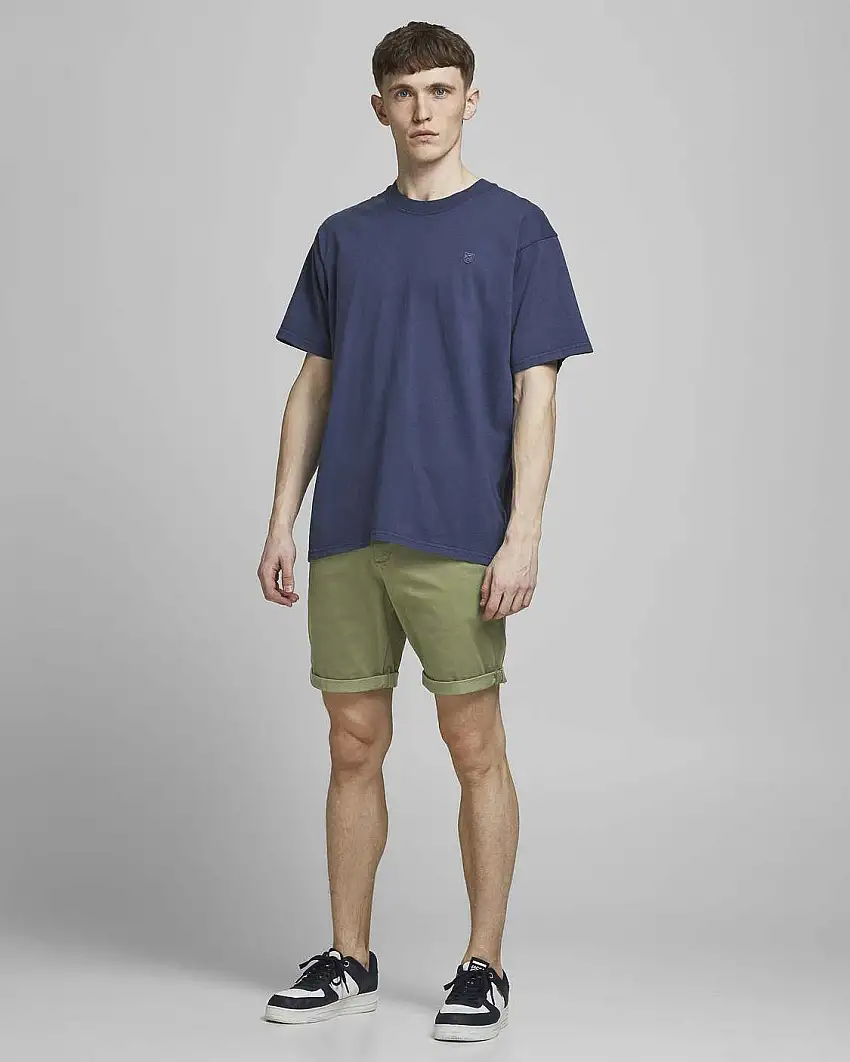 Bermuda chino Bowie Jack & Jones verde salvia in gabardina di cotone stretch con risvolto