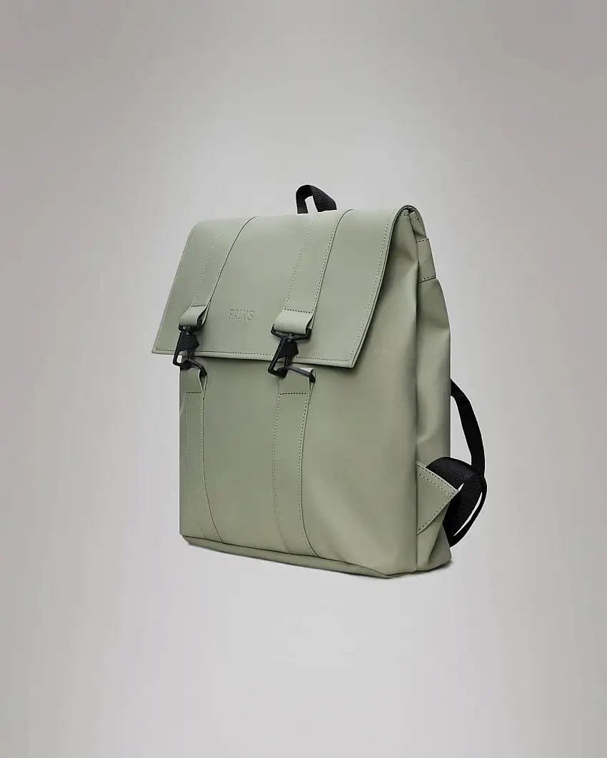 Zaino Rains Msn Bag Rains salvia in tessuto tecnico impermeabile effetto gommato con doppia chiusura a cartella con moschettoni