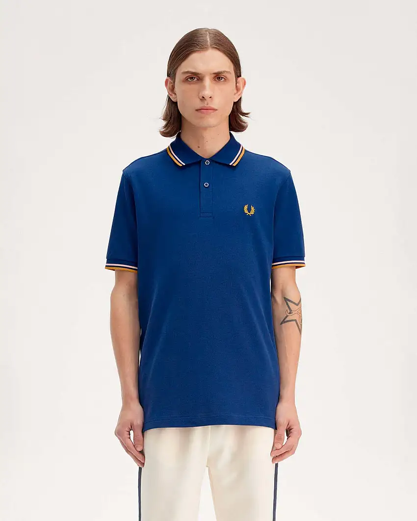 Polo mezza manica Fred Perry blu royal con bordino beige e senape