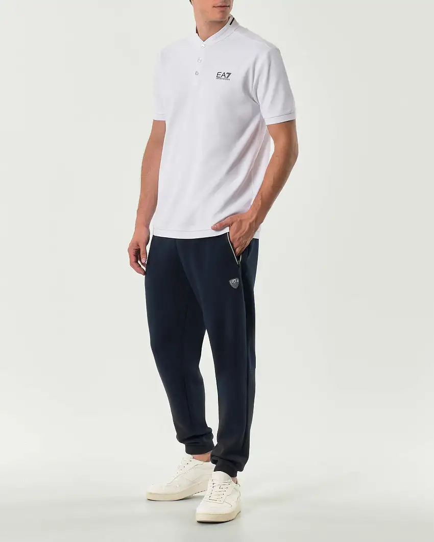 Pantalone EA7 blu in felpa con logo scudetto sulla gamba sinistra