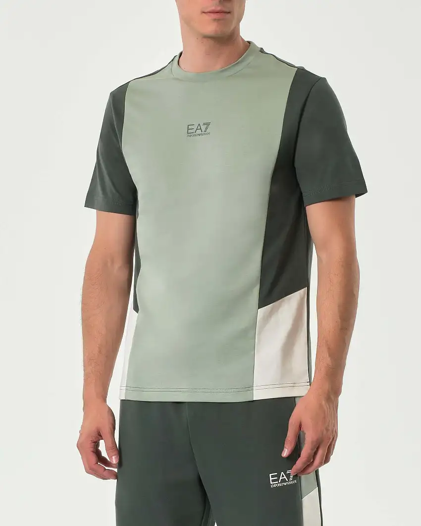 T-shirt EA7 color block salvia militare e panna in puro cotone con logo piccolo sul petto