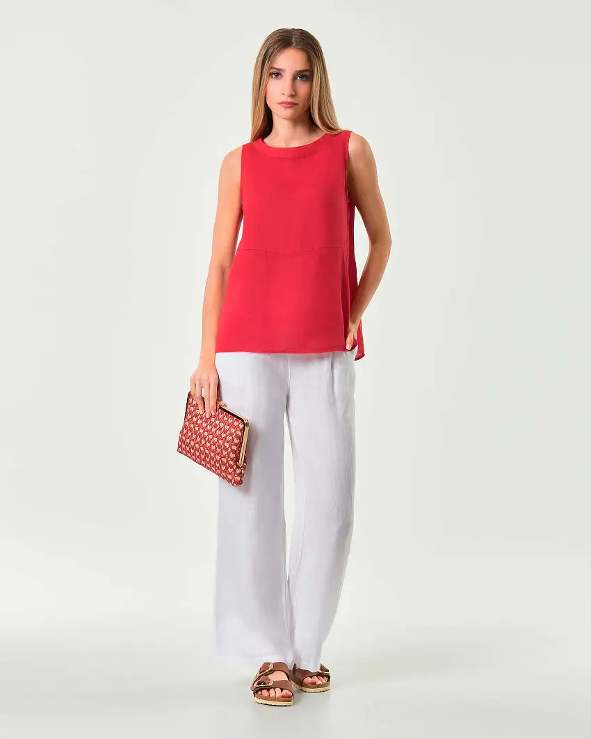 Top smanicato rosso in lino con scollo a barchetta e bottoni lungo la schiena