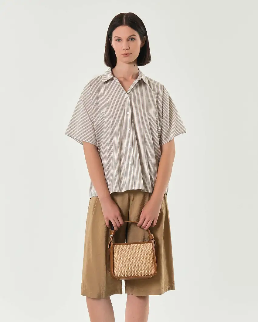 Camicia Hlo! a maniche corte bianca a righine beige in misto cotone