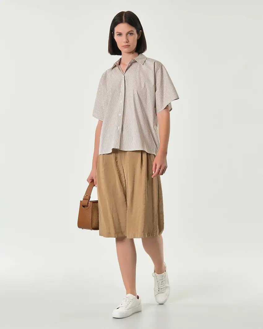 Bermuda color nocciola Hlo! in modal effetto froisse con doppia pinces in vita