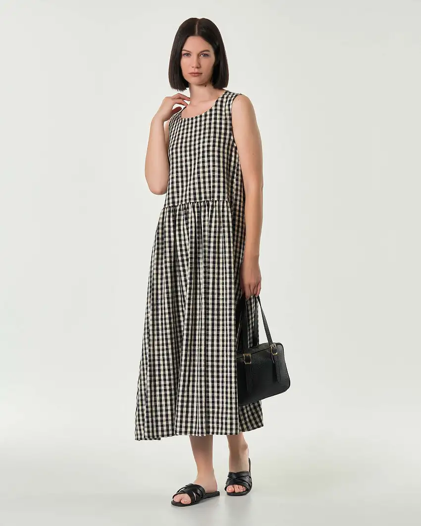 Abito midi Hlo! senza maniche a quadretti Vichy bianchi e neri con taglio in vita arricciato