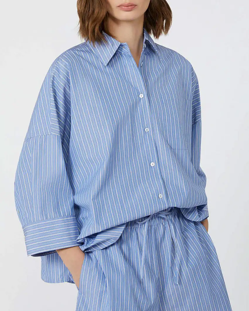 Camicia oversize azzurra a righe bianche Weekend Max Mara in popeline di cotone
