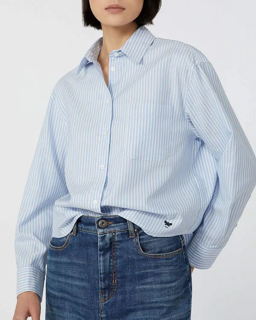 Camicia bianca a righe azzurre Weekend Max Mara in Oxford di cotone con logo ricamato sul fondo