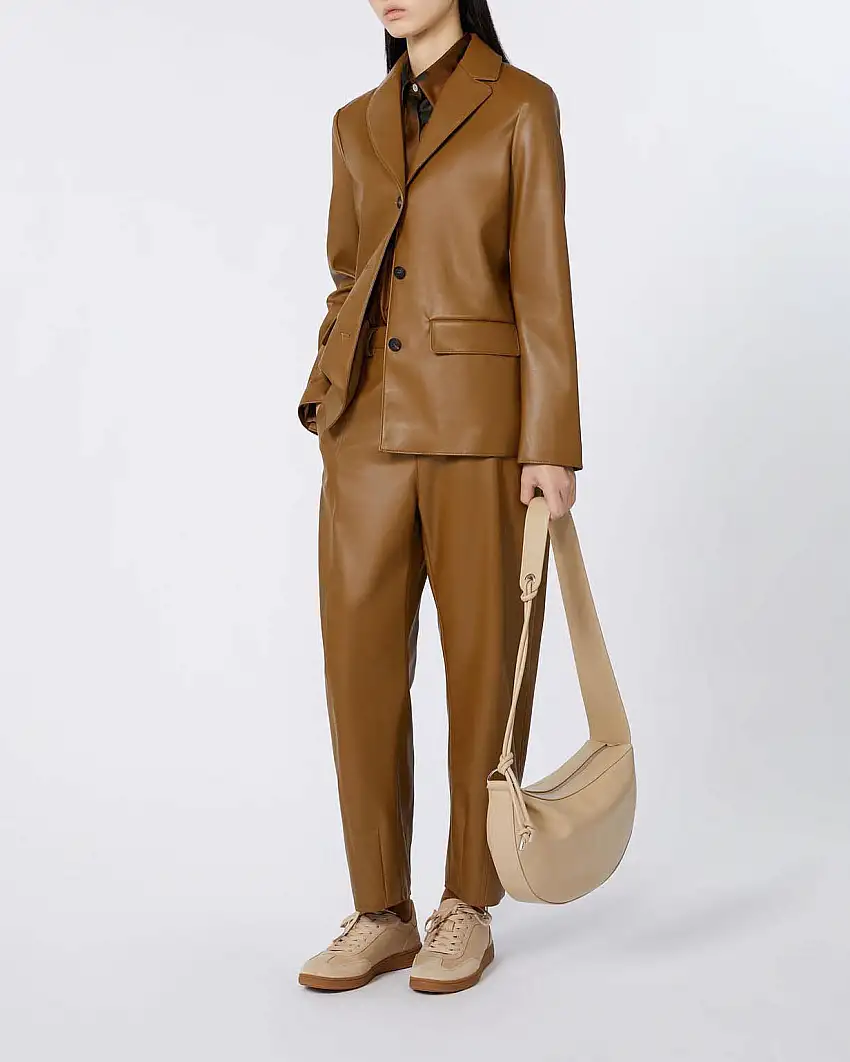 Pantaloni color cuoio MM Max Mara in jersey effetto nappa con fit baloon e tasche a toppa sul retro