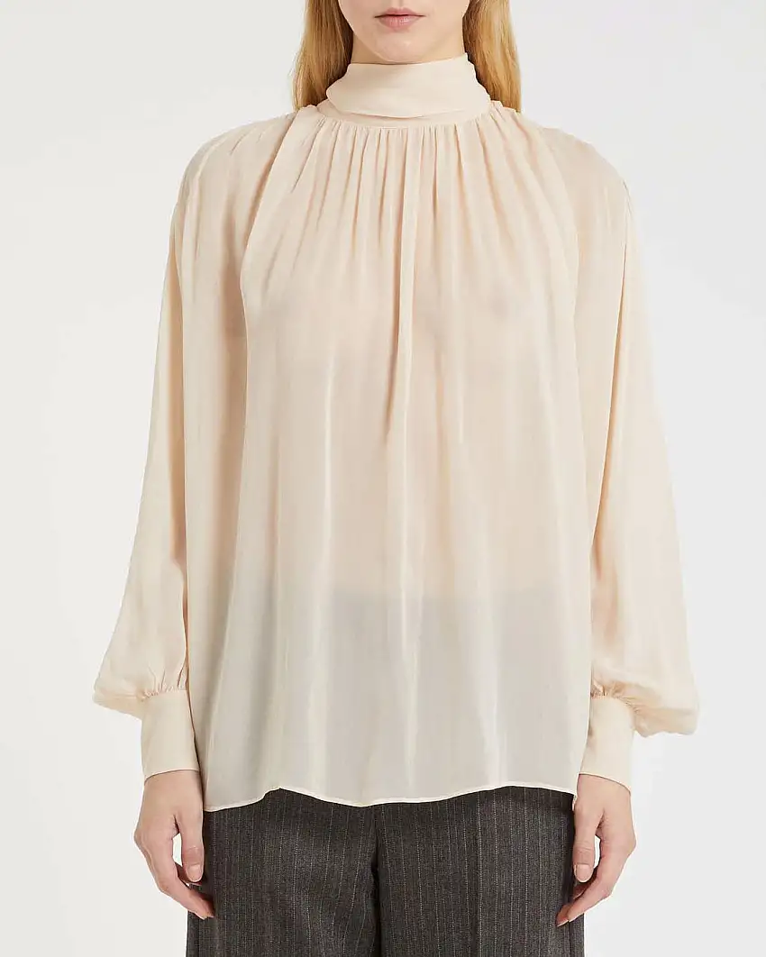 Blusa Marella rosa cipria in georgette di viscosa con collo alto e fiocco sul retro e maniche lunghe a sbuffo