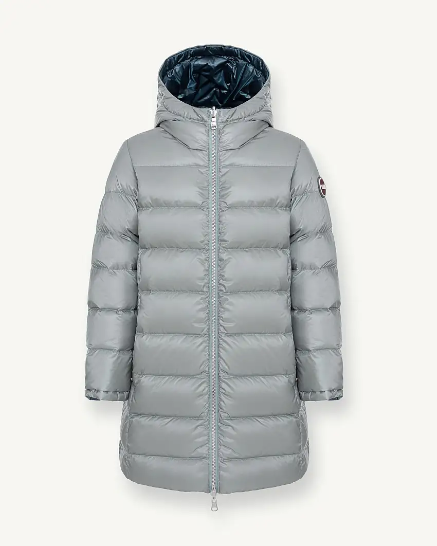 Piumino lungo color salvia in nylon trapuntato reversibile in tessuto celeste liscio con cappuccio fisso