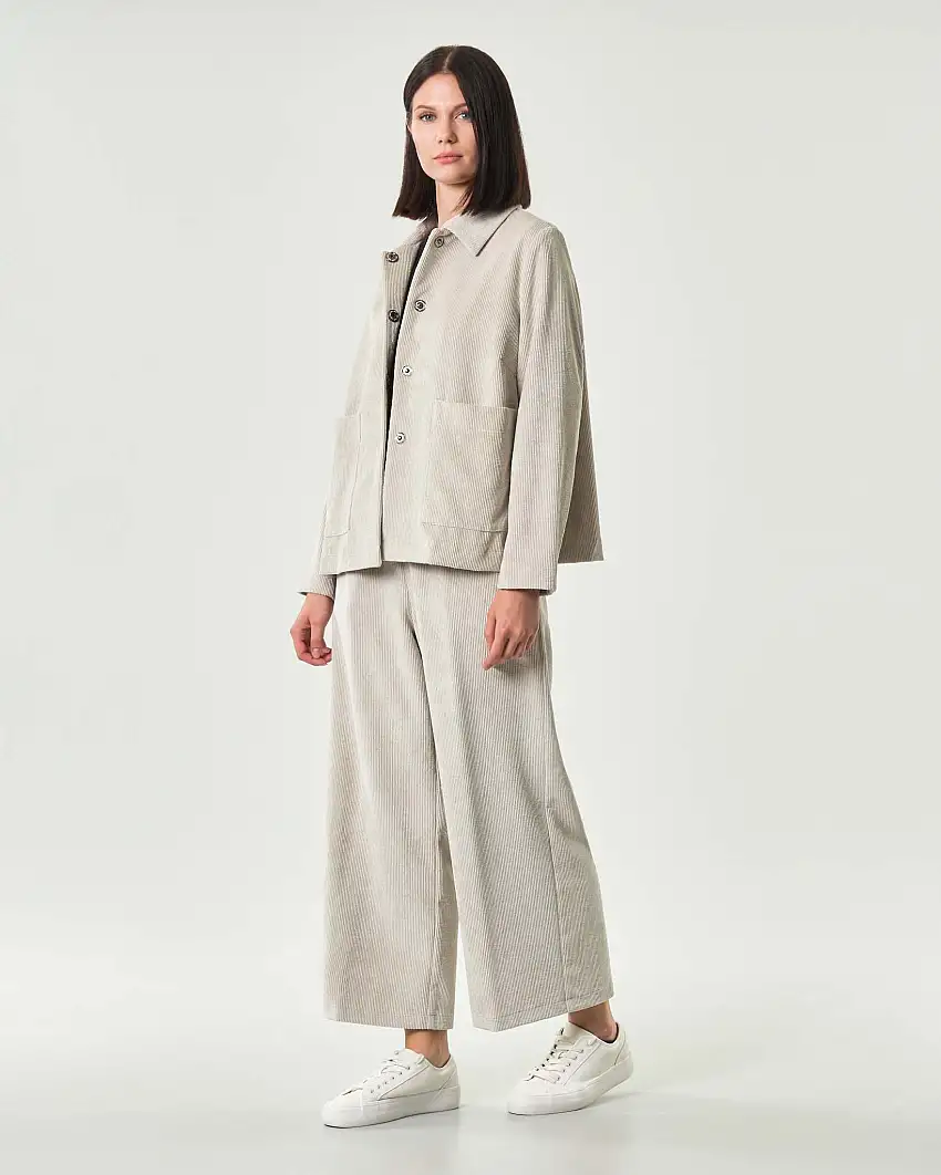 Giacca color gesso Jurerê in velluto di cotone a coste con colletto a camicia