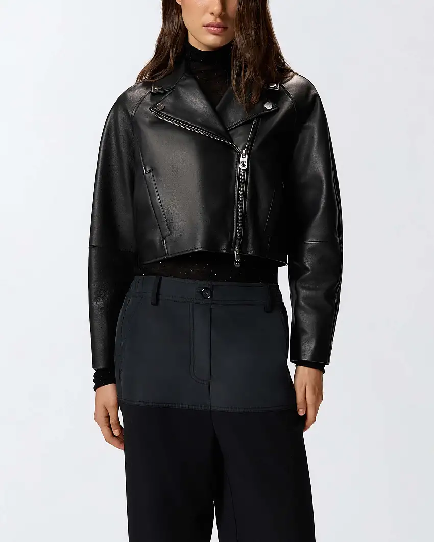 Giacca biker nera corta Pinko in similpelle con dettagli in metallo