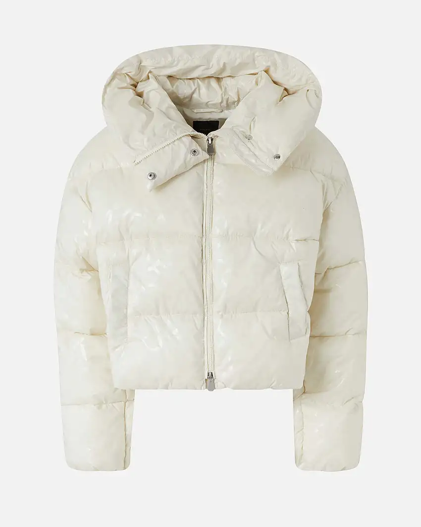 Piumino corto color avorio Pinko in tessuto lucido con scritta logo all over effetto opaco