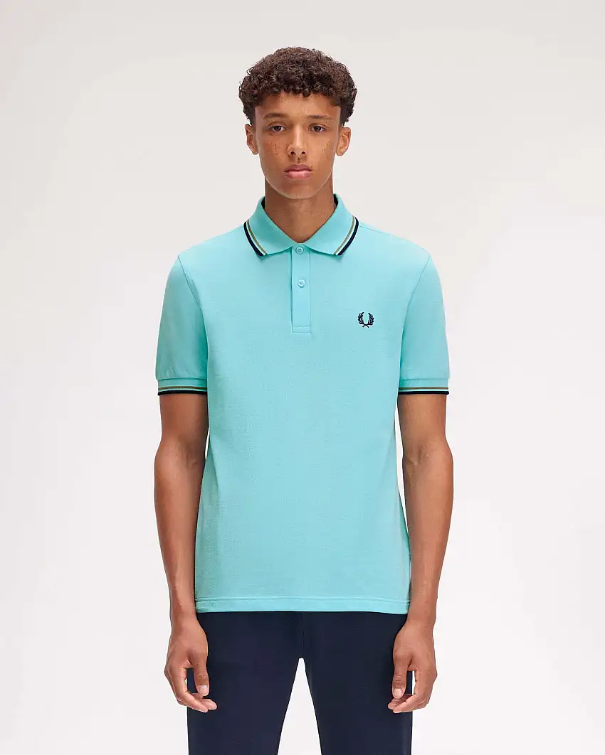 Polo Fred Perry color acqua mezza manica con bordino blu e militare