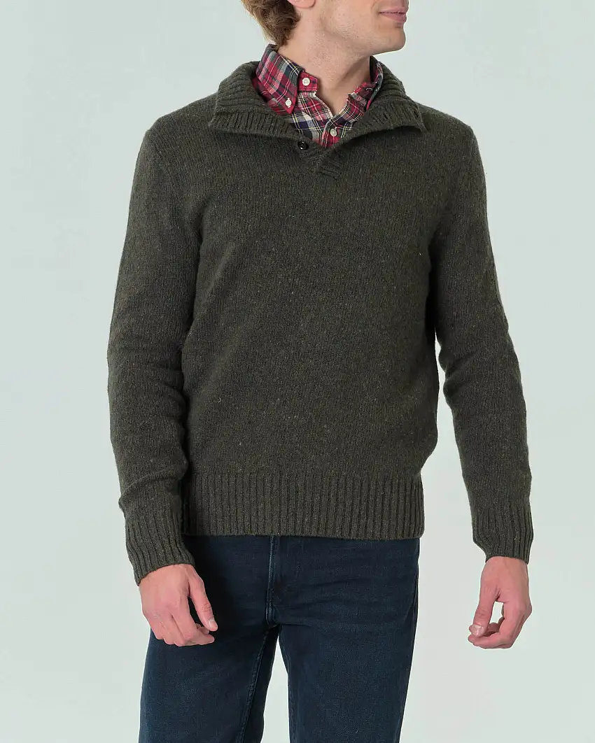 Maglione verde militare in lana con chiusura a tre bottoni