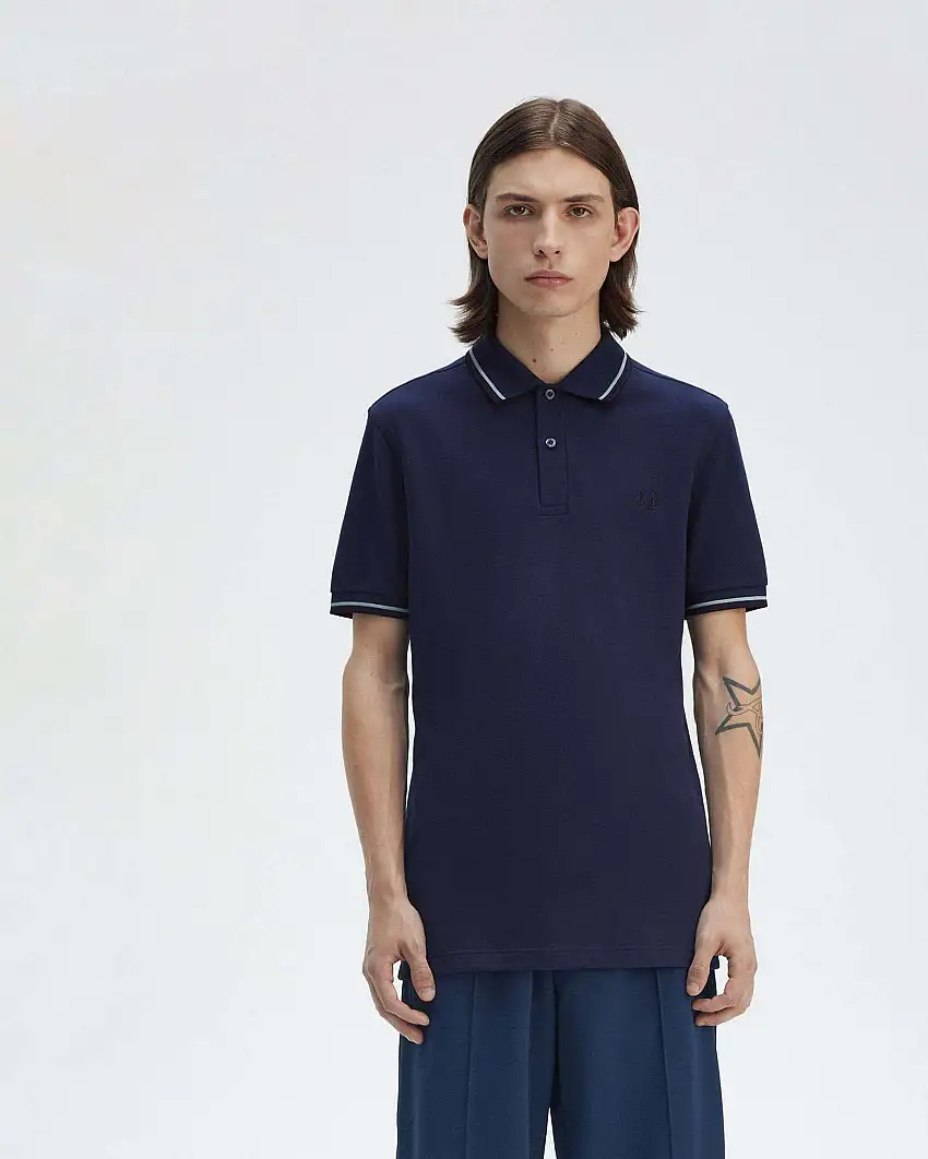 Polo Fred Perry blu indaco mezza manica con bordino blu e argento