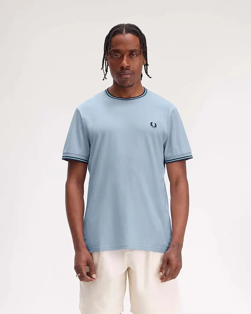 T-shirt mezza manica Fred Perry azzurra con bordino blu e verde