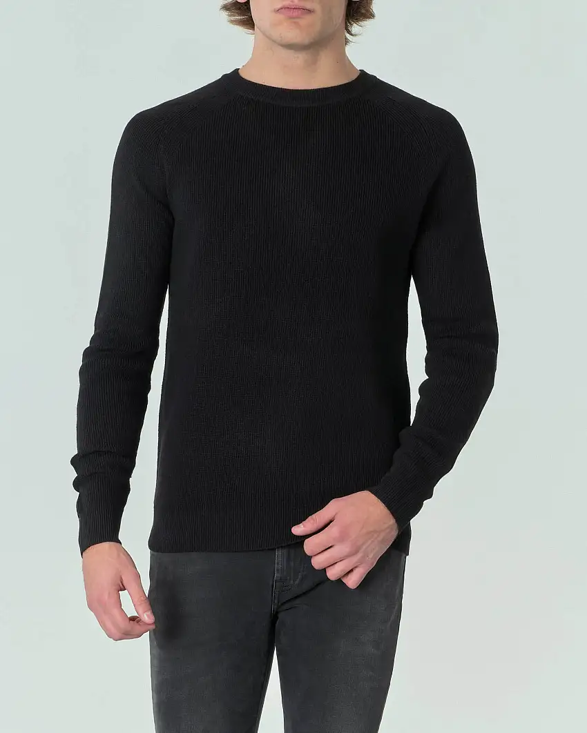 Maglia nera girocollo in misto lana a coste con maniche raglan
