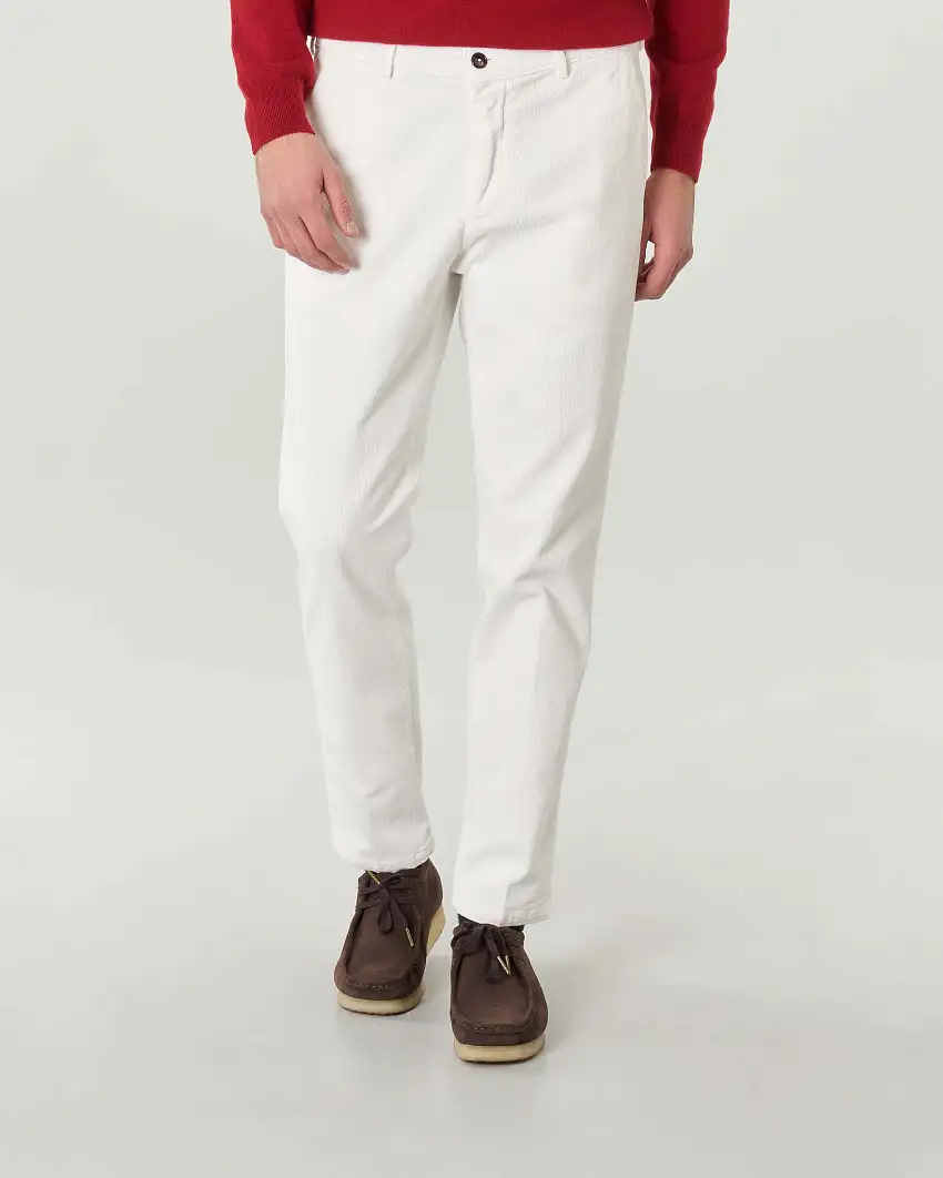 Pantalone chino bianco in velluto millerighe di cotone stretch