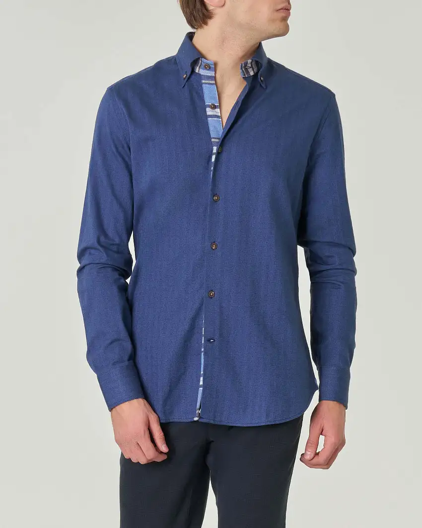 Camicia indaco in flanella di cotone stretch a motivo spinato con colletto botton-down