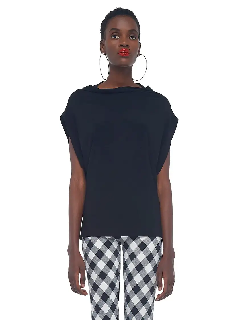 Top con Scollo a Barchetta Nero